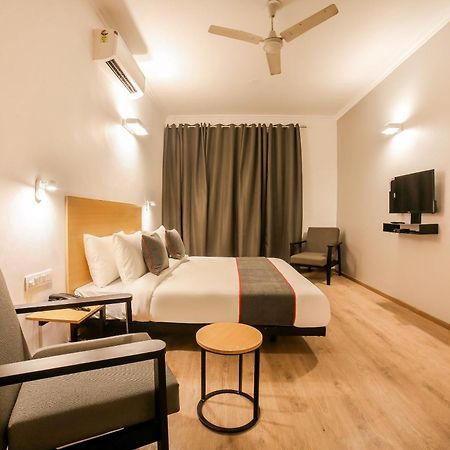King Delhi Airport Hotel New Delhi Exterior photo