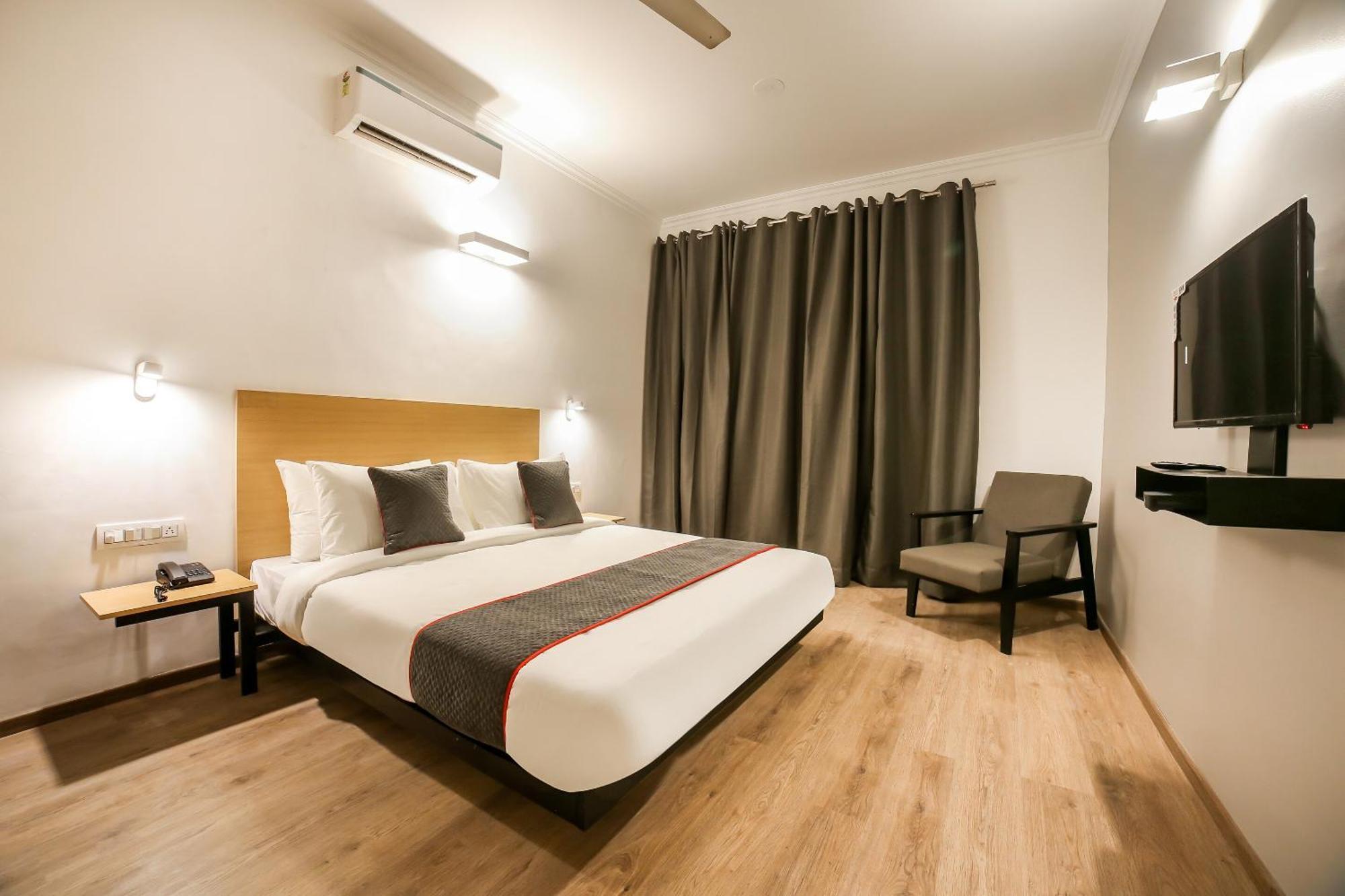 King Delhi Airport Hotel New Delhi Exterior photo