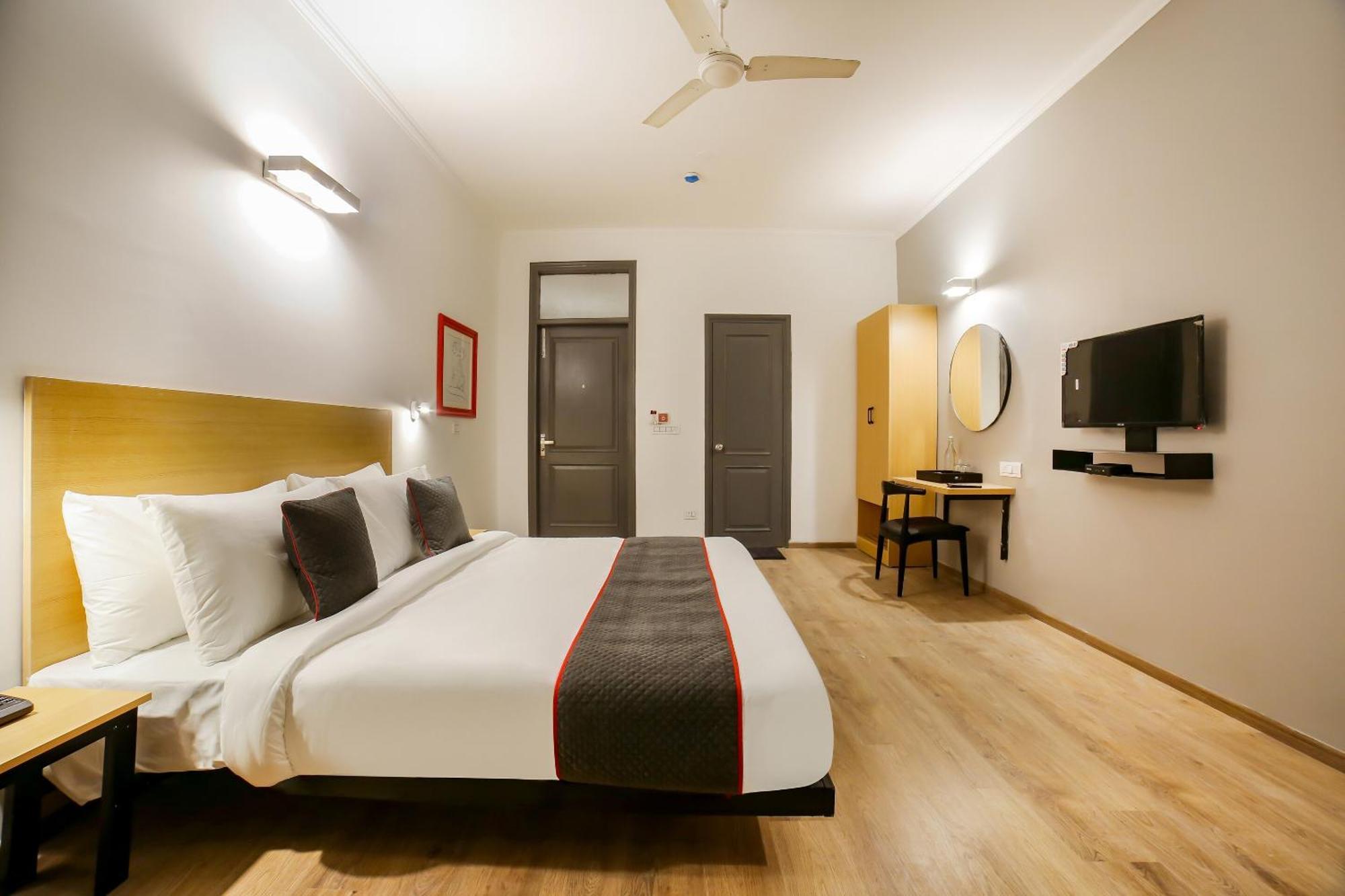 King Delhi Airport Hotel New Delhi Exterior photo